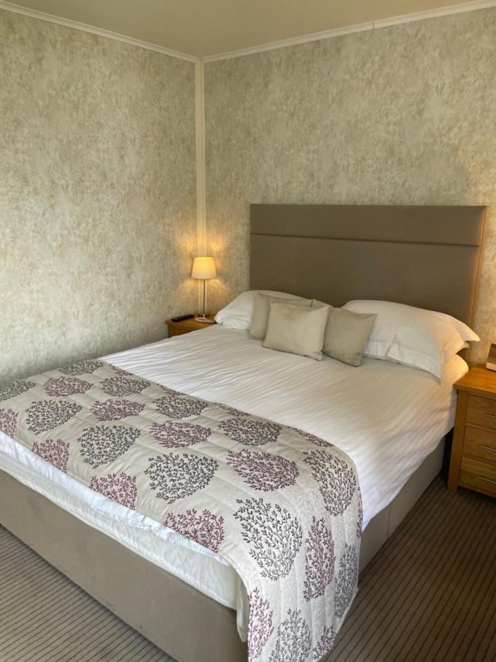 The Dog & Partridge Country Inn آشبورن المظهر الخارجي الصورة