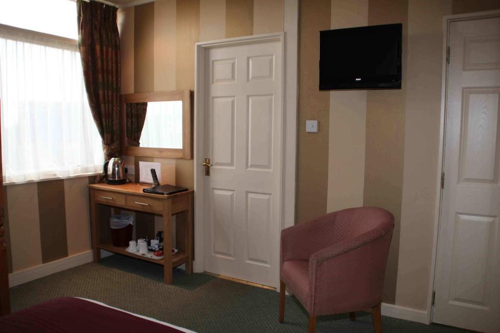 The Dog & Partridge Country Inn آشبورن الغرفة الصورة