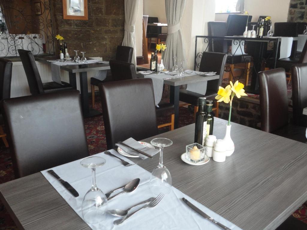 The Dog & Partridge Country Inn آشبورن المظهر الخارجي الصورة